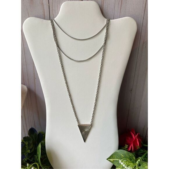 Three chain connected triangle necklace - Picture 3 of 10